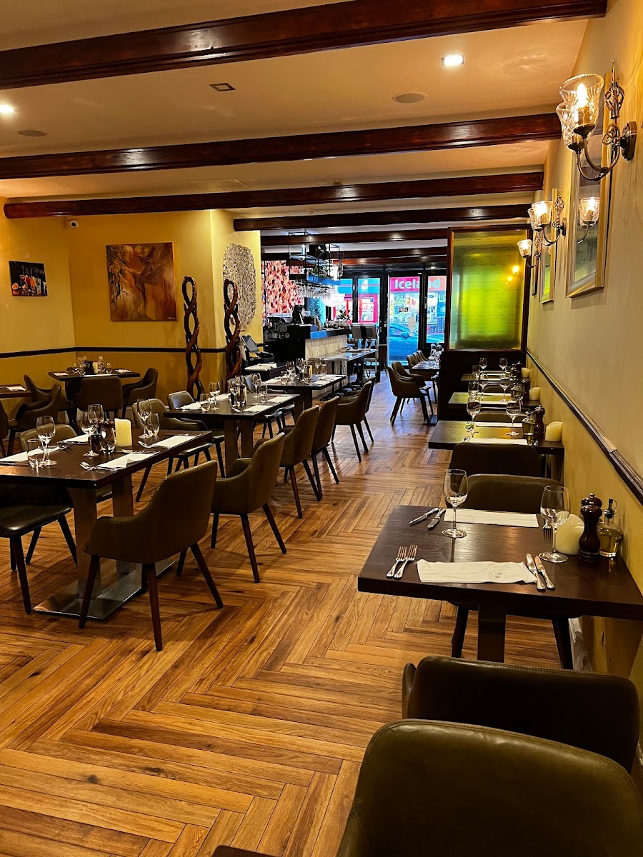 Indiya Bar & Restaurant